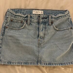 Abercrombie & Fitch Low Rise Light Blue Denim Skirt (24)